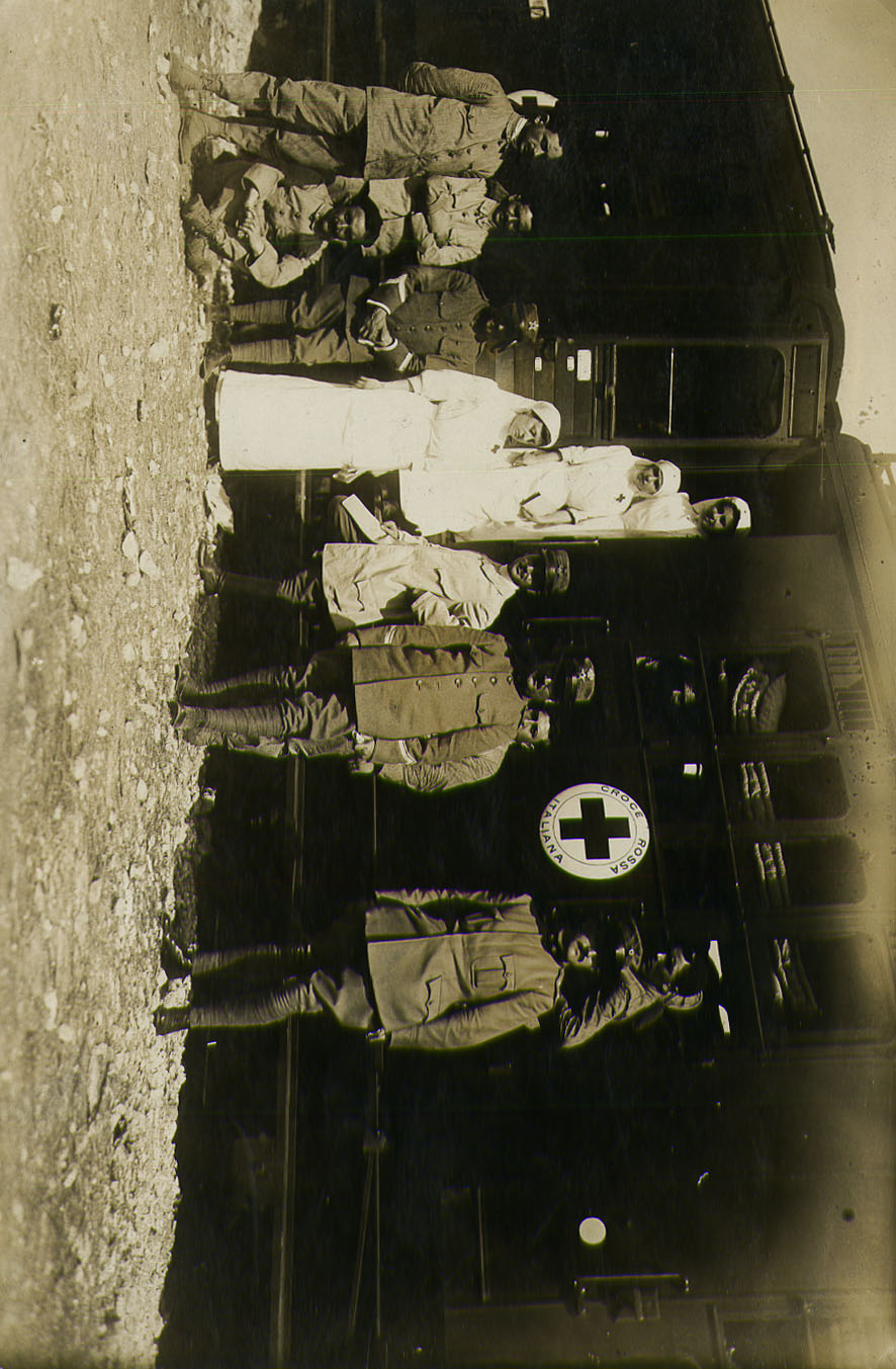  Un treno della Croce Rossa in partenza per il fronte [AF MISGR 360/113]