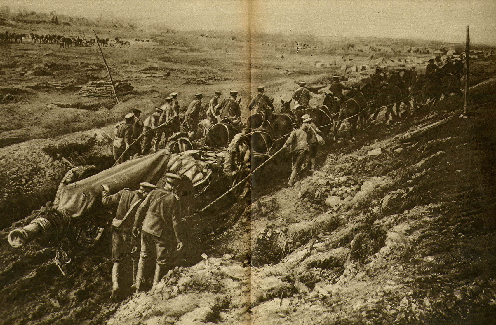 Sul terreno conquistato a Nord de l'Ancre: un pezzo d'artiglieria pesante inglese trainato da cavalli [AF MISGR Le Miroir, n. 173 (1917)]