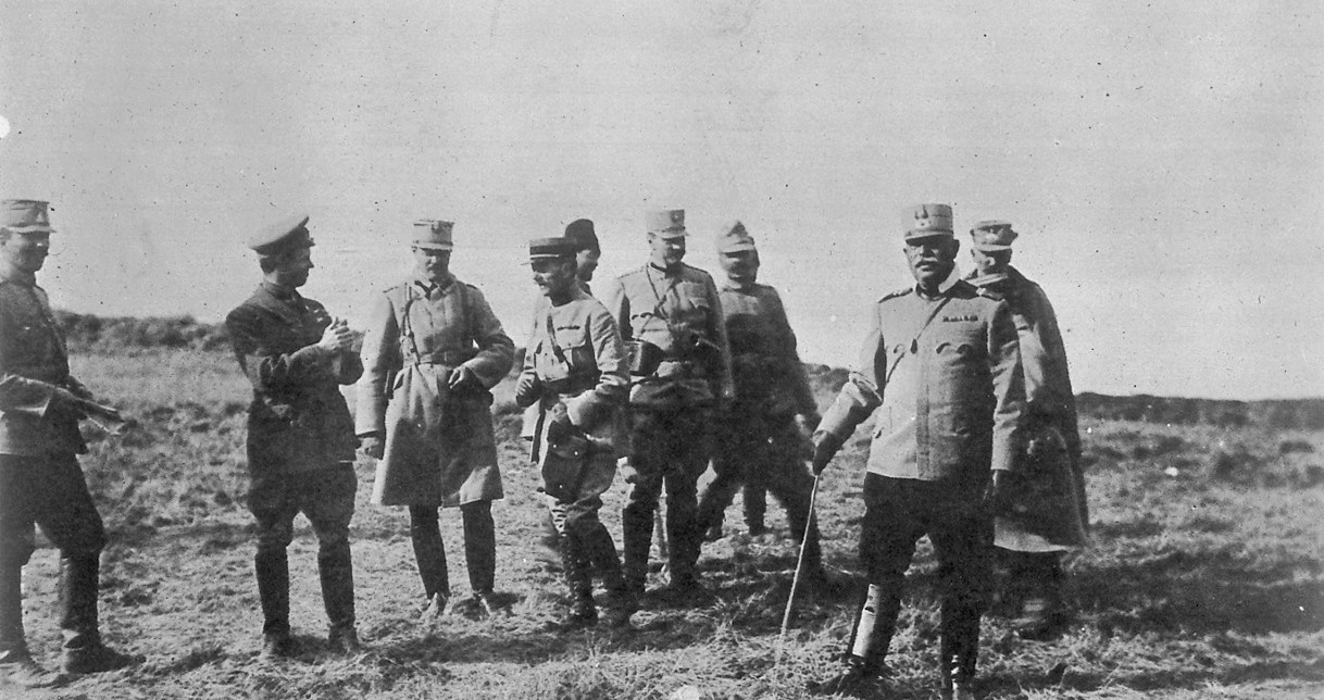 Ufficiali dell'esercito francese e rumeno [Le Miroir n. 160, 17 dicembre 1916]