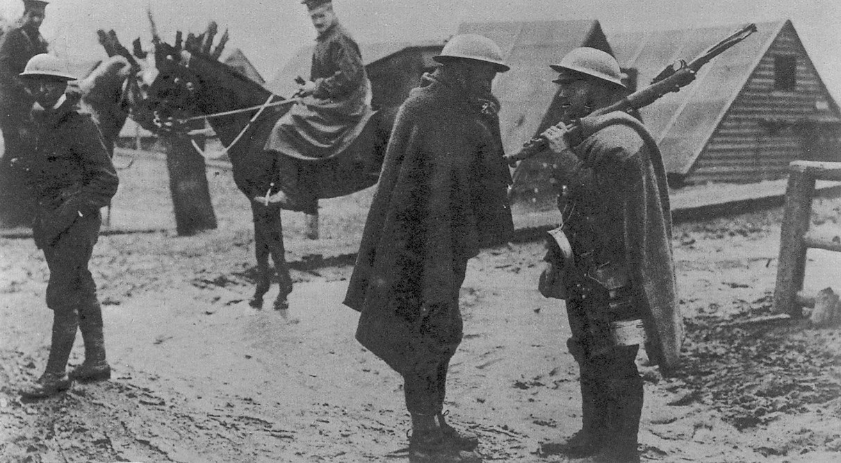 Soldati inglesi nelle retrovie. luglio 1916 [Le Miroir n.138]