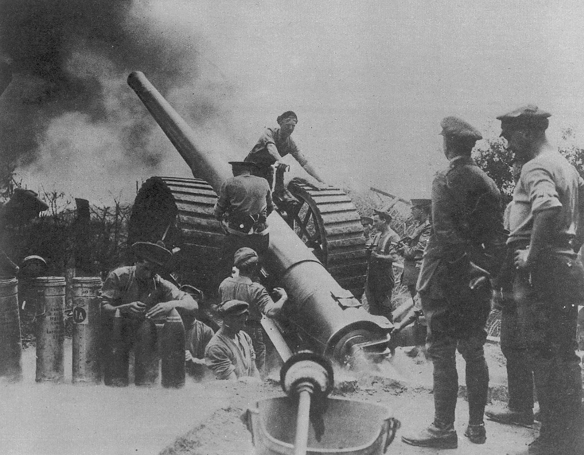 Cannone navale inglese nell'atto di fuoco. luglio 1916 [Le Miroir n.138]