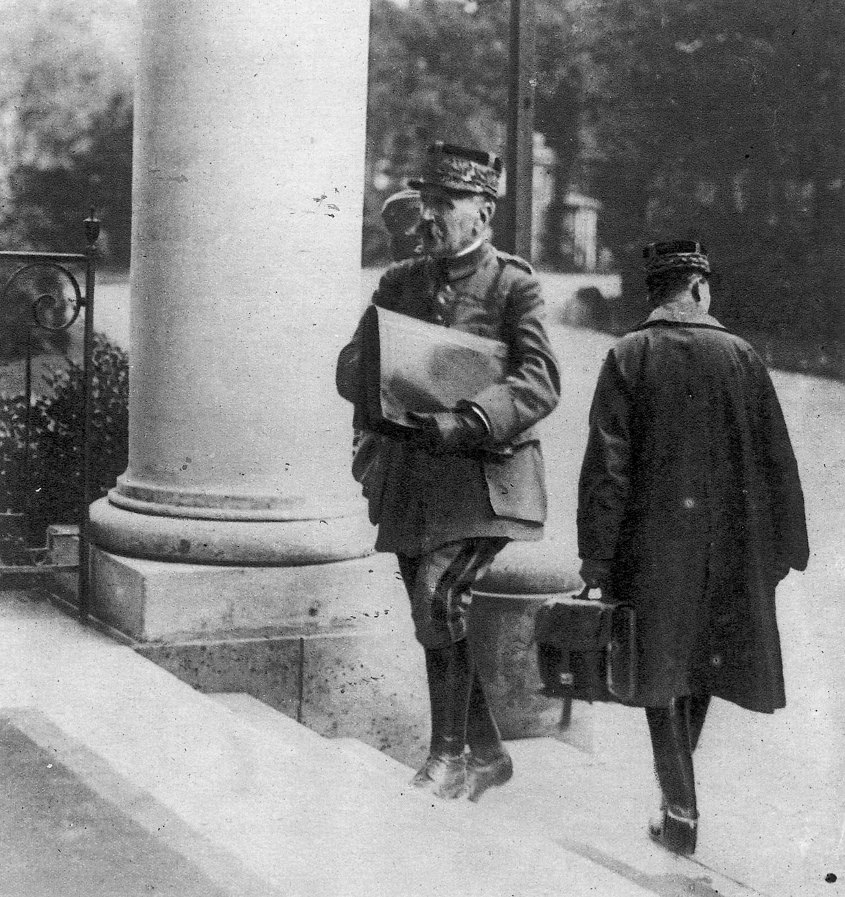Maresciallo Foch si reca all'incontro per l'armistizio [Le Miroir n. 261, 24 novembre 1918]