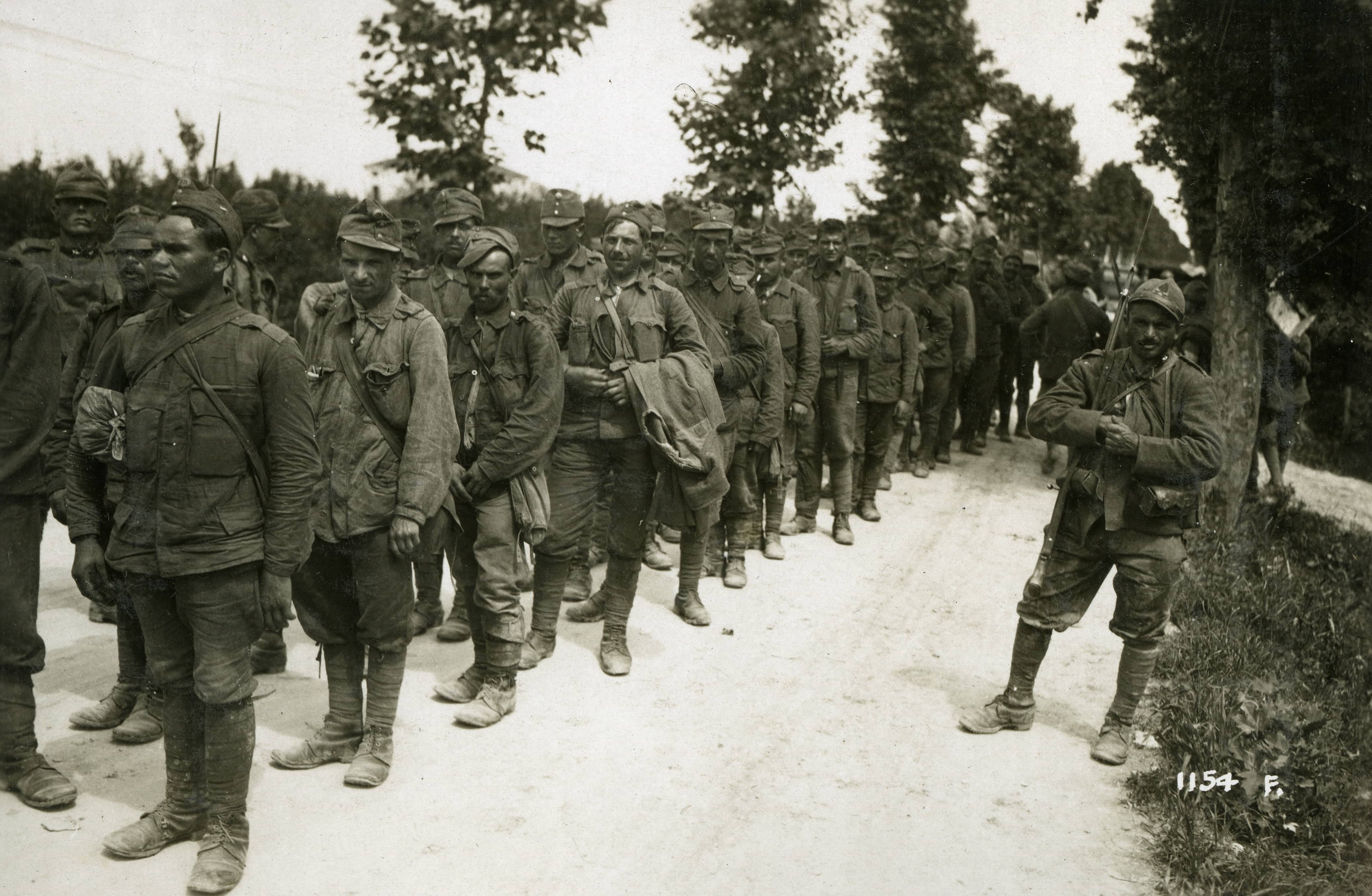 Prigionieri austro-ungarici appena catturati. giugno 1918 [AF MSIGR 2/677]